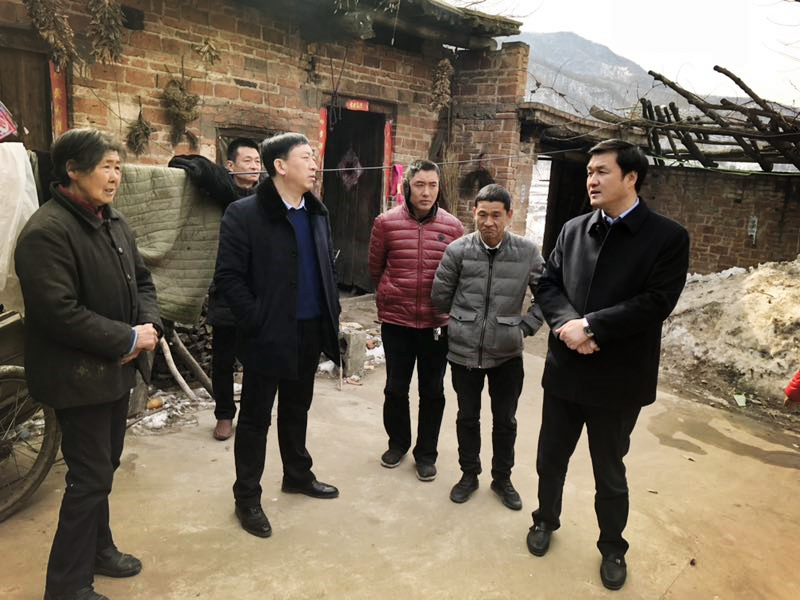 民建“組團(tuán)”慰問(wèn)，企業(yè)送溫暖到家