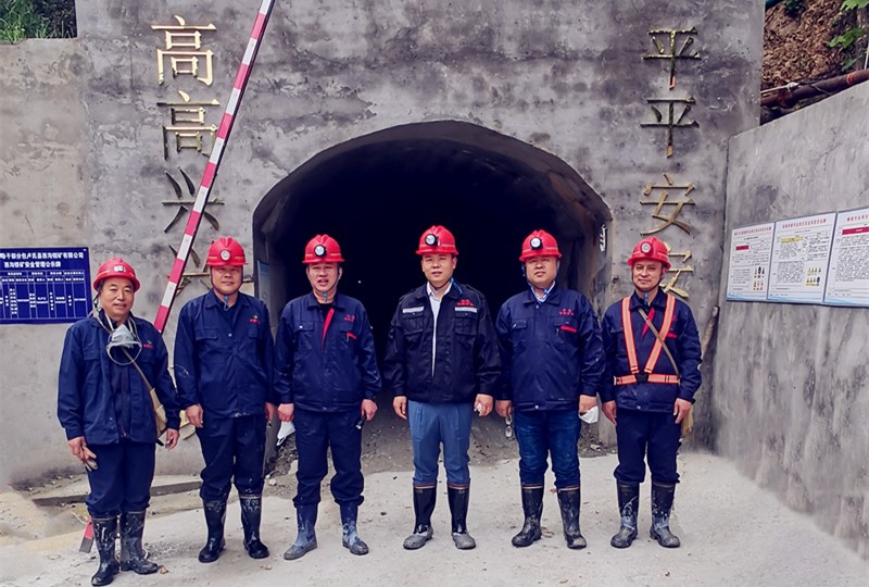 洛陽開元集團(tuán)許明月董事長(zhǎng)到后瑤峪西溝鐵礦座談指導(dǎo)